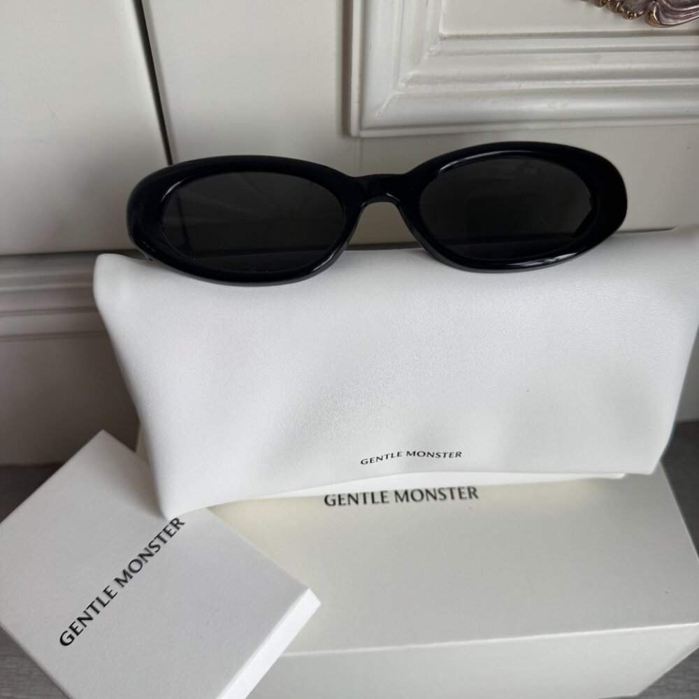 Gentle Monster Bandeone S Black Oval Sunglasses – Minimal Style, Like New